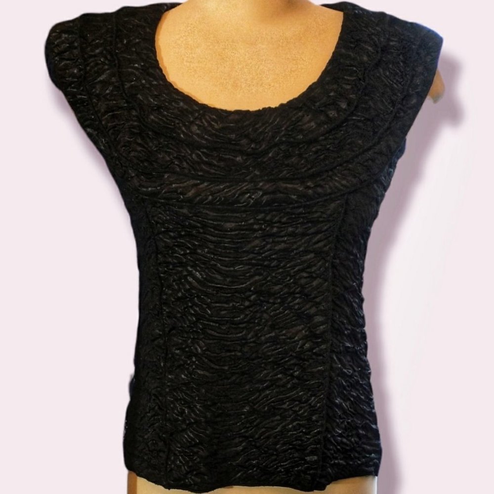 Semi-Fitted Black Bubble Textured Top​
